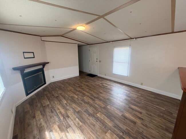Photo - 1028 Ruby St