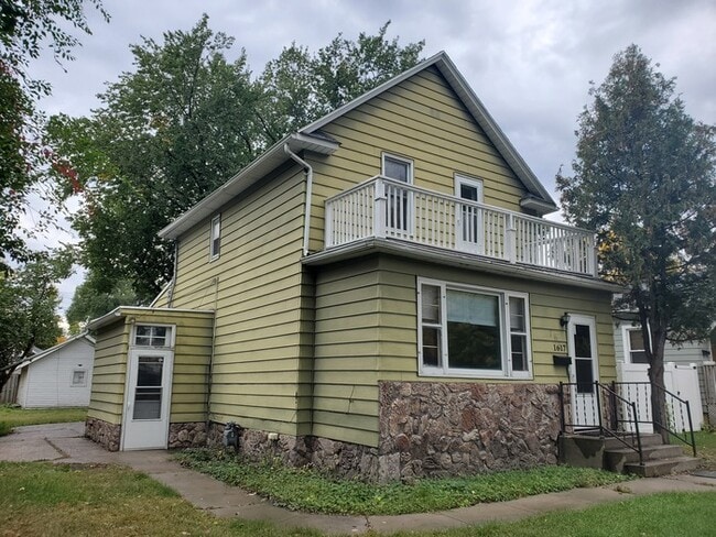 Photo - 1617 University Ave