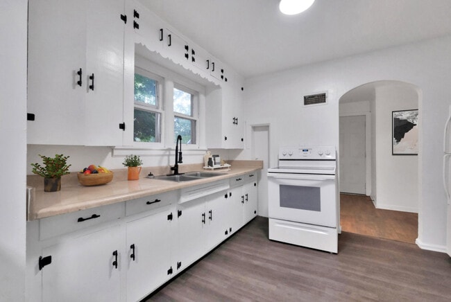 Photo - 401 Hylewood Ave