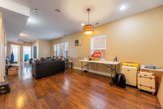 Photo - 8010 S Michigan Ave