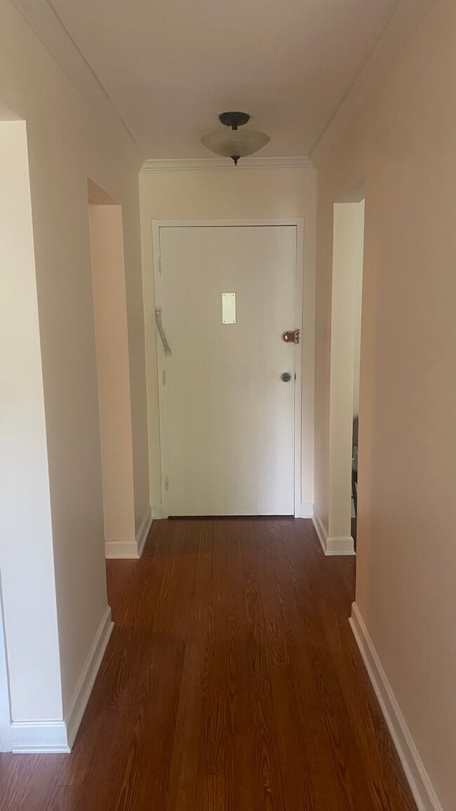Building Photo - 7420 Lakeview Dr Unit 405
