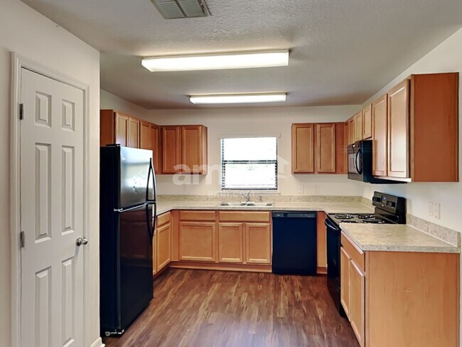 Photo - 718 Chatham Walk