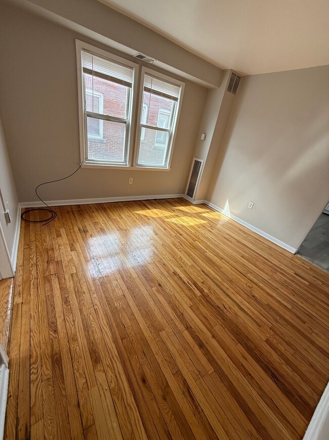 2505 Main St