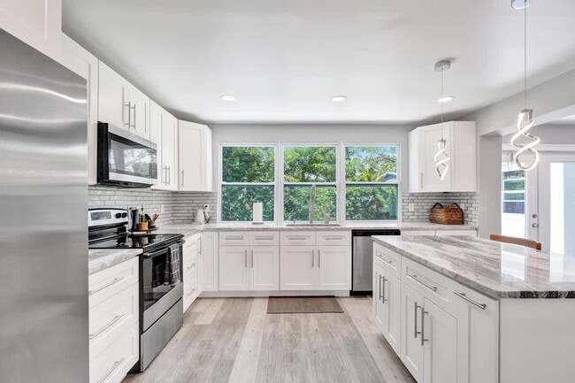 Photo - 1587 NE 30th St Unidad SI ID1503921P
