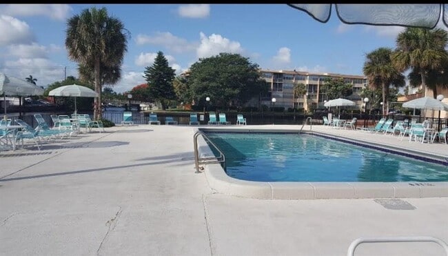 Photo - 2731 Taft St Unidad 408