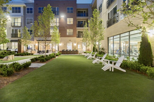 Resident courtyard with ample seating and lush landscaping