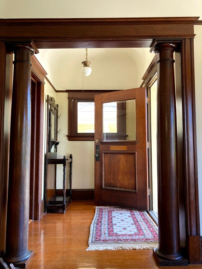 Building Photo - 264 N 13th St Rental