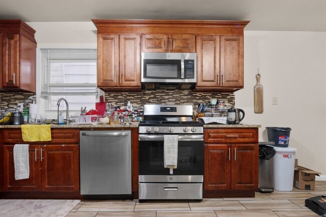 Photo - 180 MCADOO Ave Unit 1