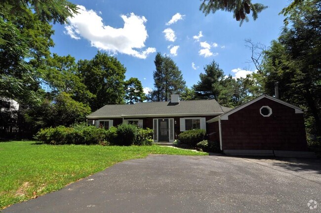 Building Photo - 175 S Bedford Rd Rental