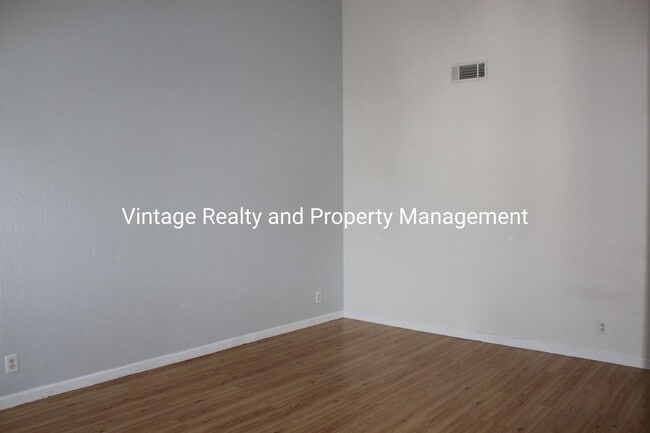 Photo - Ready To Go! Very Nice 2 bedroom Condo!!! Unidad 129