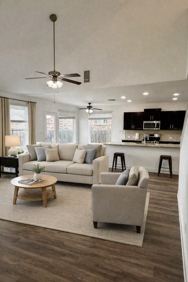 Photo - 8907 Palomino Pony