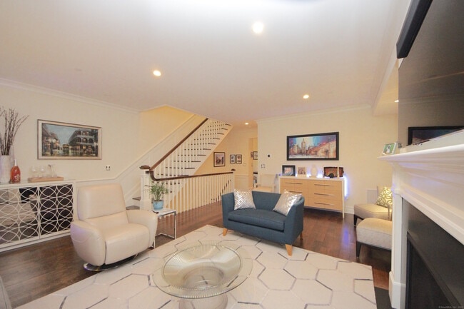 Building Photo - 69 Riverdale Ave Rental