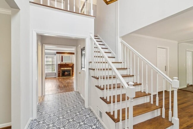 Photo - 355 Westerhall Ct