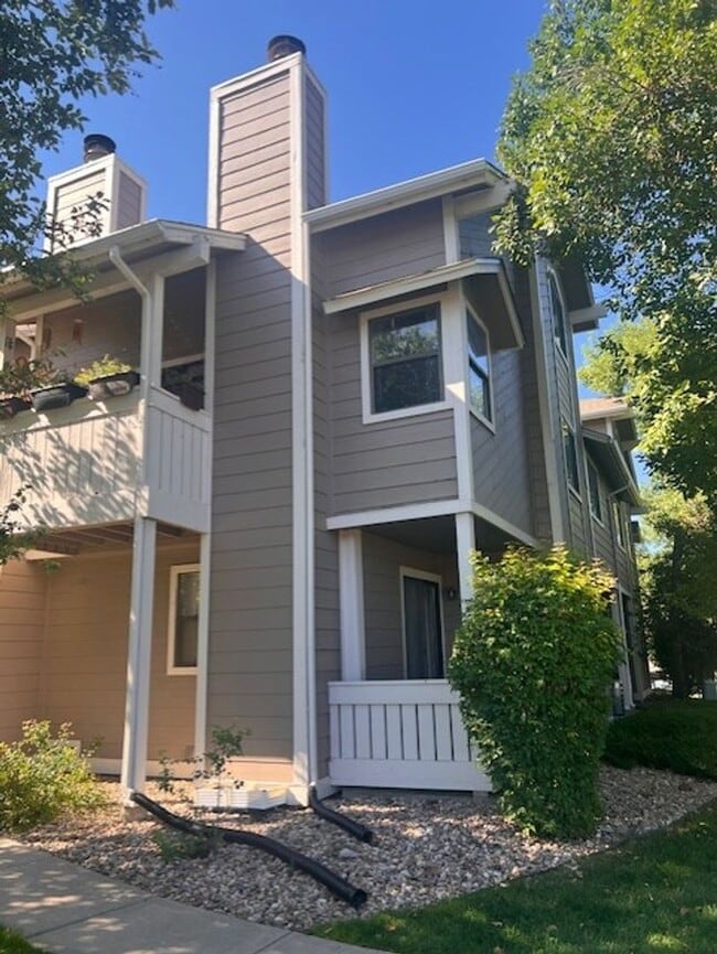 Building Photo - Newly Updated 1 Bedroom / 1 Bathroom Condo... Unit 104