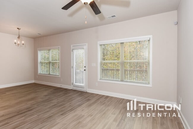 Photo - 731 Ireland Ln