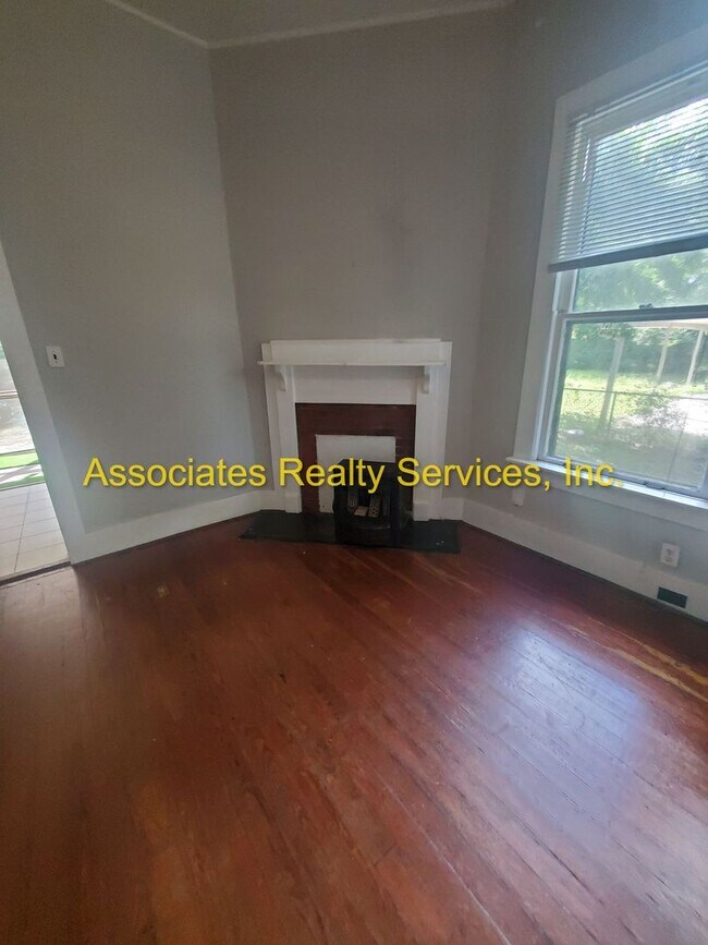 Photo - 115 NE 9th St Unidad MR65-02