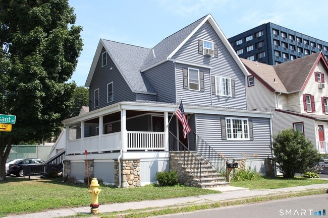 Building Photo - 49 Pleasant St Unit 1
