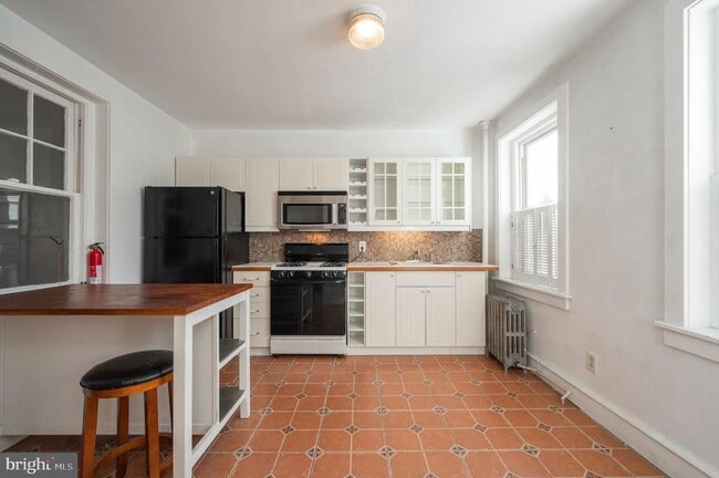 Photo - 5838 Henry Ave