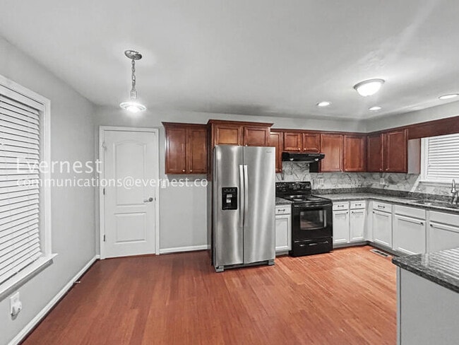 Photo - 1153 Smith St SW