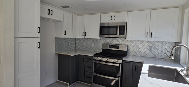Photo - Beautifully Maintained & Convenient Townhome