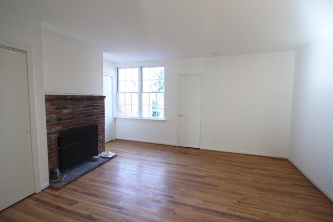 Building Photo - 935 Lombard St Unit 203