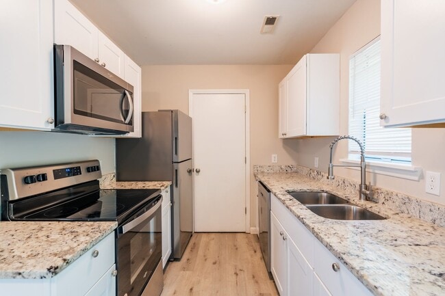 Building Photo - 613 Hilltop Dr Rental