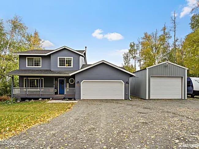 Building Photo - Beautiful 3 Bed/2.5 Bath Home In Great Location