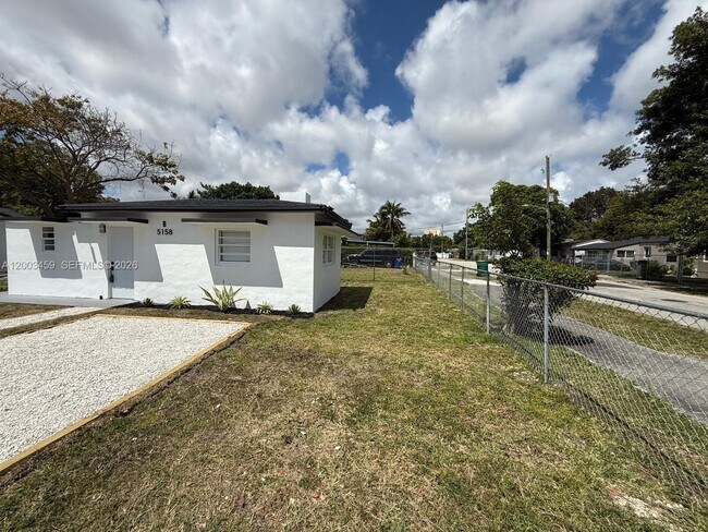 Photo - 5158 NW 19th Ave