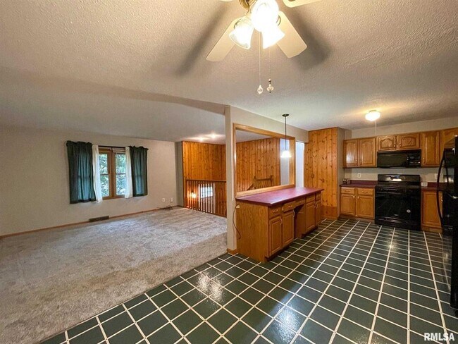 Photo - 2237 Waveland Dr