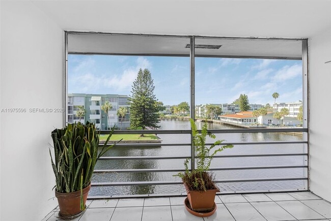 Photo - 2775 Taft St Unit 301