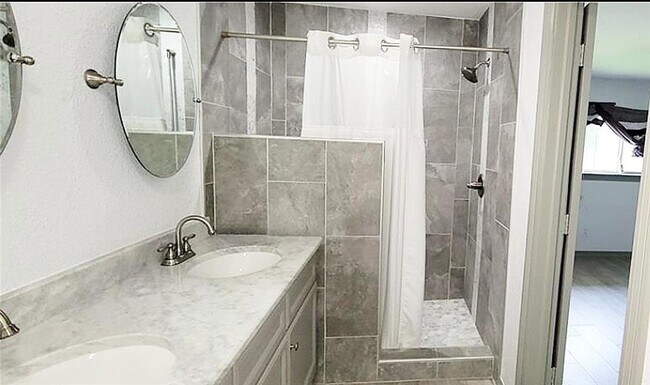 Photo - 16318 Forest Way Dr