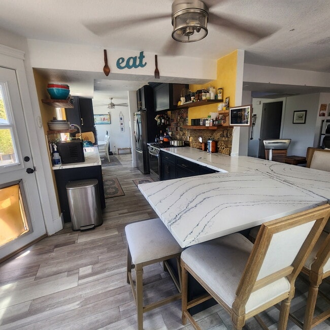 1627 Satellite Dr