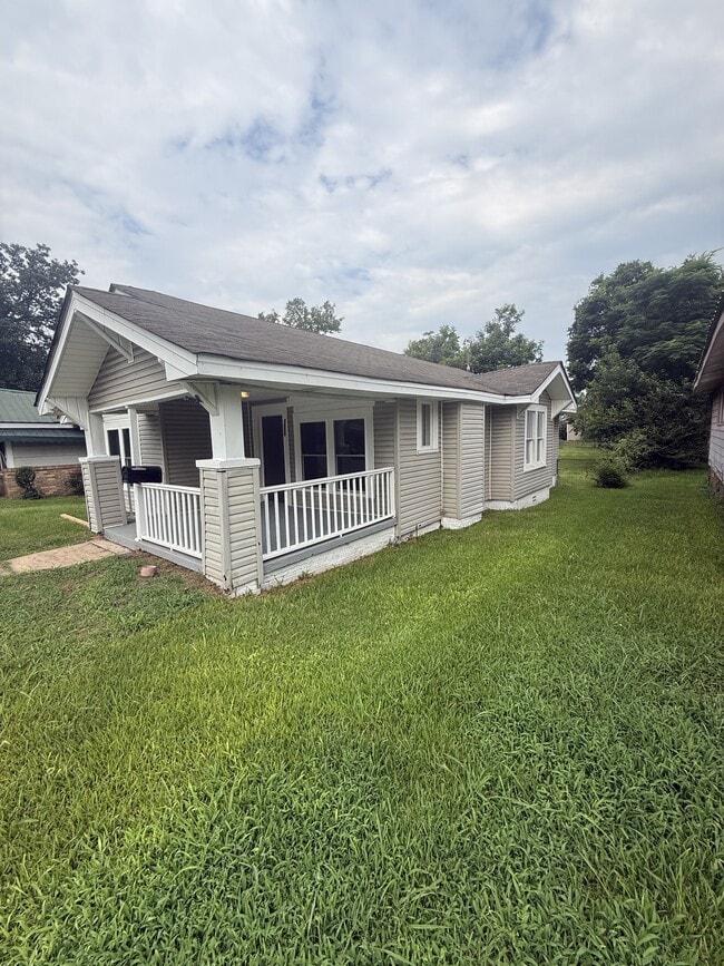 Photo - 1050 Jackson Blvd