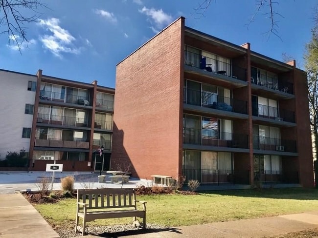 Building Photo - 446 Hoodridge Dr Rental