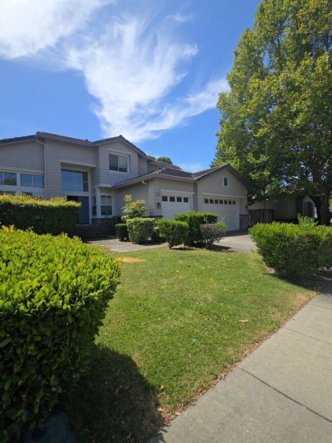 Building Photo - Desired Green Valley Home