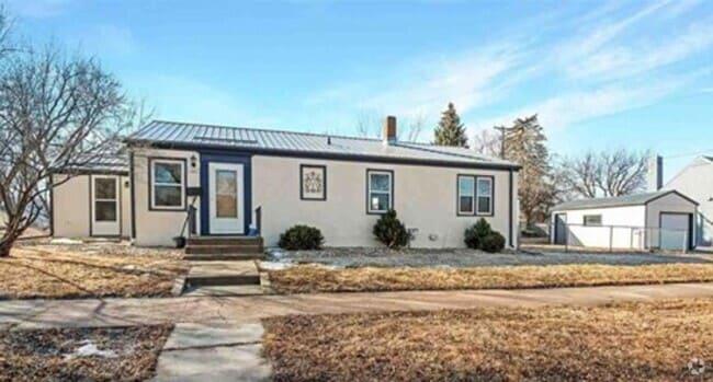 Building Photo - 1501 W 15th St. Sioux Falls, SD 57104 Rental