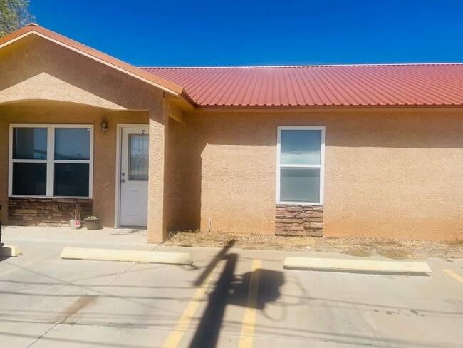 Building Photo - 412 W University Dr Unit C