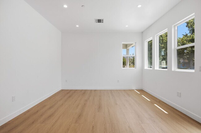 7647 Melvin Ave