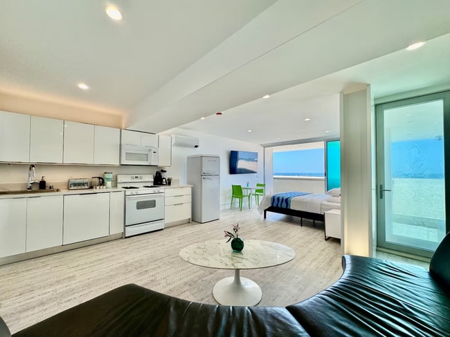 Photo - Stunning Ocean Front Location Unidad A