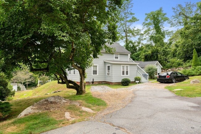 Building Photo - 274 Bloomingdale Rd Rental