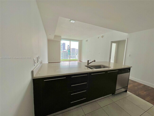 Photo - 1900 N Bayshore Dr Unidad 2909