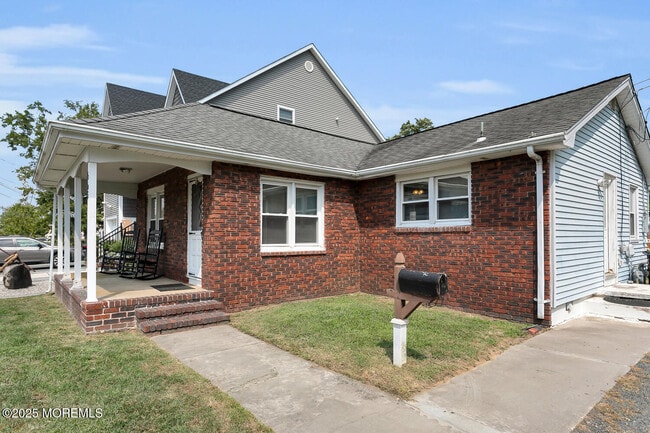 Building Photo - 663 Monmouth Ave Rental