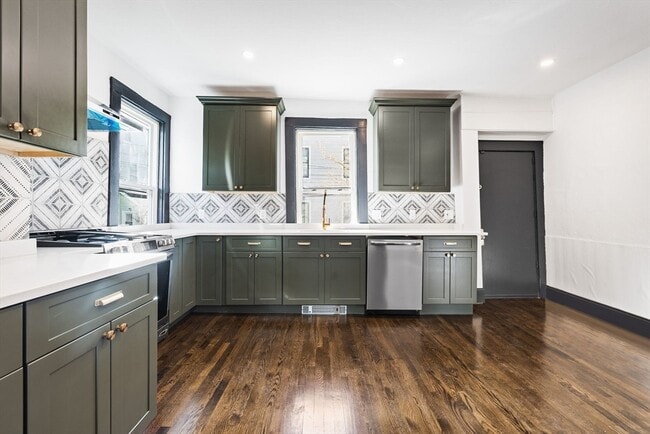 Photo - 10 Carlton St Unit 1