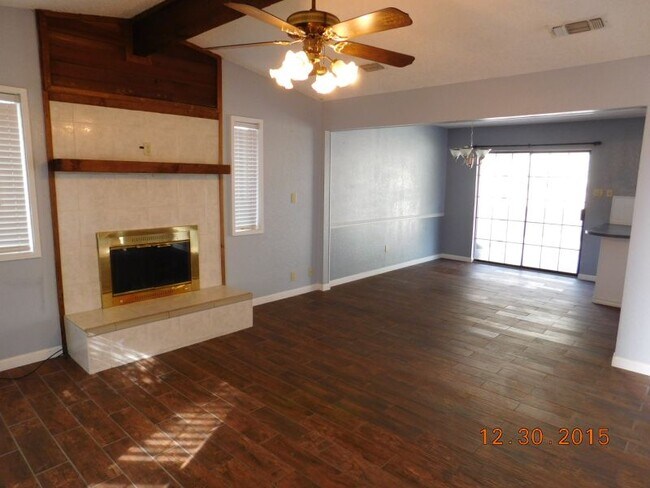 Photo - 2215 Phyllis Dr