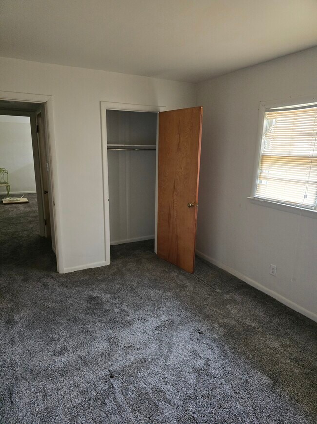 Photo - 323 Cherokee Ln