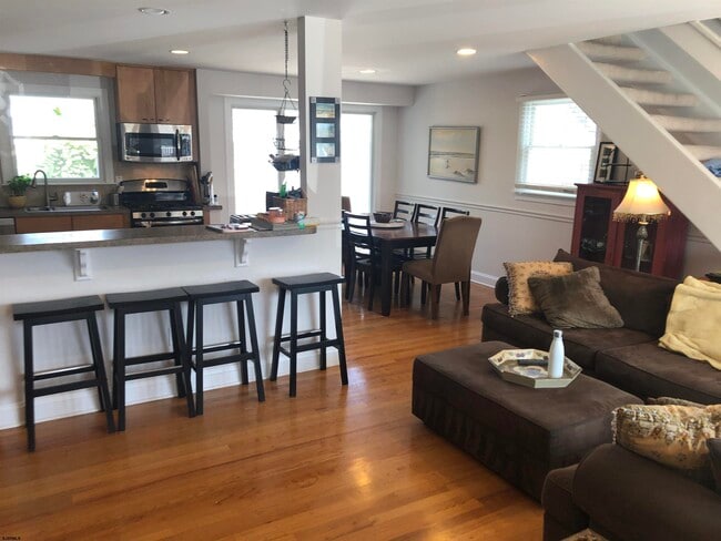 217 N Dudley Ave