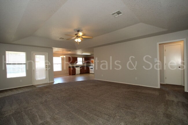 3400 Lakecrest Dr