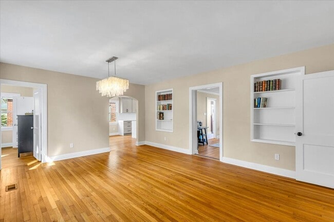 Photo - 308 E 55th St