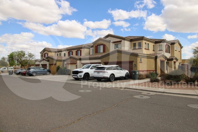 Photo - 1456 E 9th St Townhome