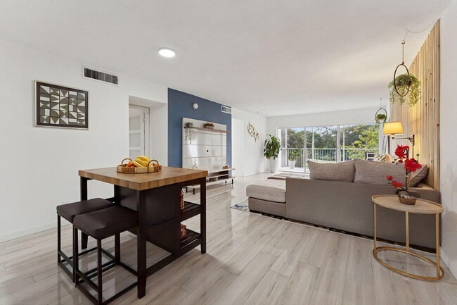 Photo - 3150 N Palm Aire Dr Unidad 308